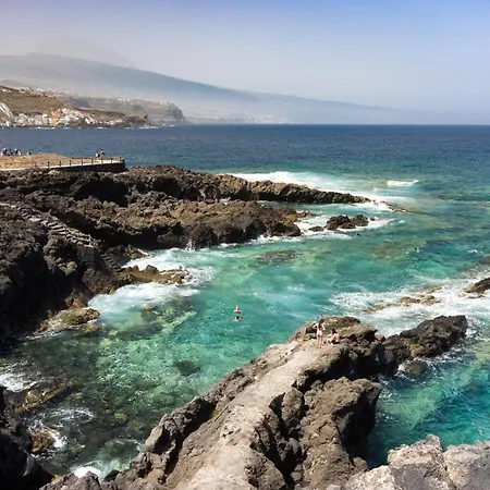 Eden Coastal Retreat شقة